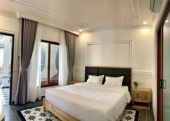 Superior Tek Büyük Yataklı Oda, Havuz Manzaralı