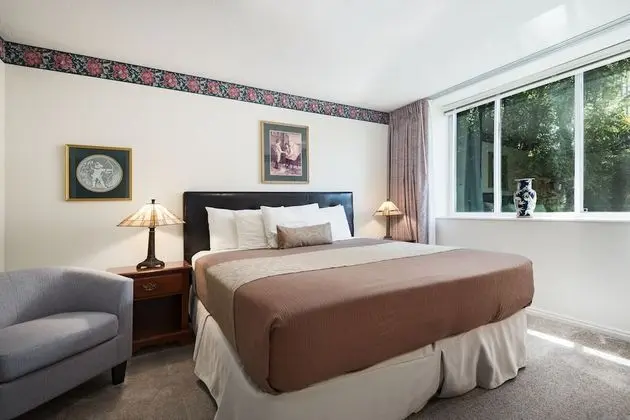 1 Bedroom Condominium