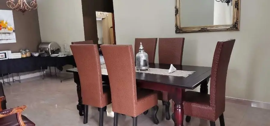 Odada yemek servisi