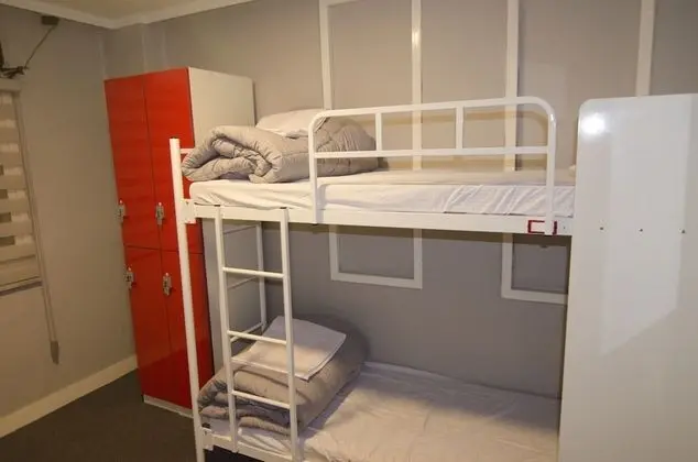 Üç Kişilik Oda