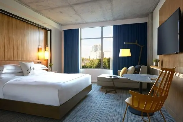 Oda, 1 En Büyük (King) Boy Yatak, Manzaralı (Midtown View)