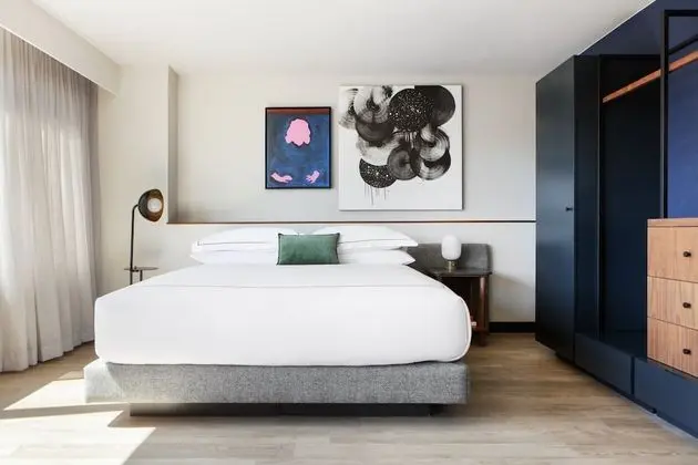 Room, 1 King Bed (Essential)