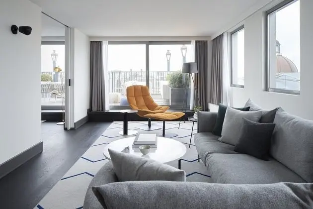 Çatı Katı Süiti (Penthouse), 1 En Büyük (King) Boy Yatak (De Witt)