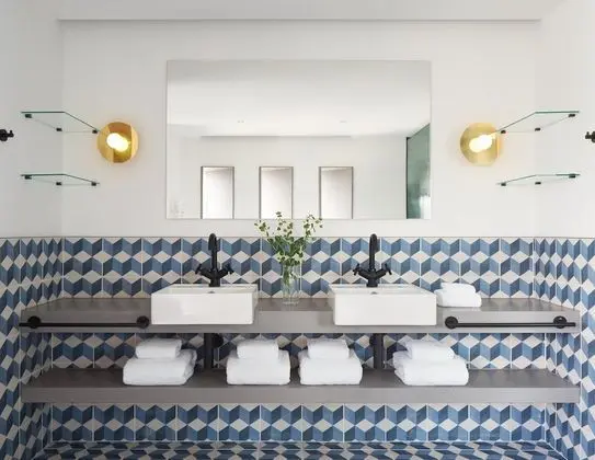 Çatı Katı Süiti (Penthouse), 1 En Büyük (King) Boy Yatak (De Witt)
