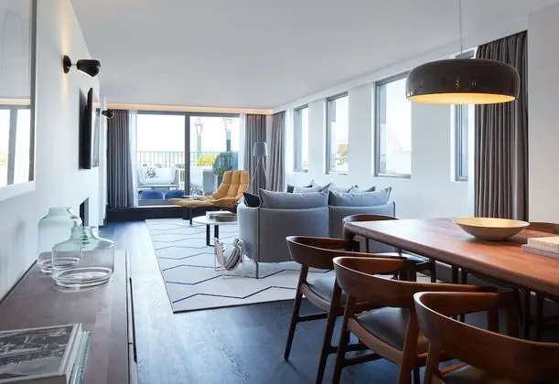 Çatı Katı Süiti (Penthouse), 1 En Büyük (King) Boy Yatak (De Witt)