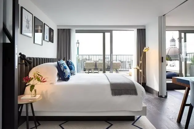 Çatı Katı Süiti (Penthouse), 1 En Büyük (King) Boy Yatak (De Witt)