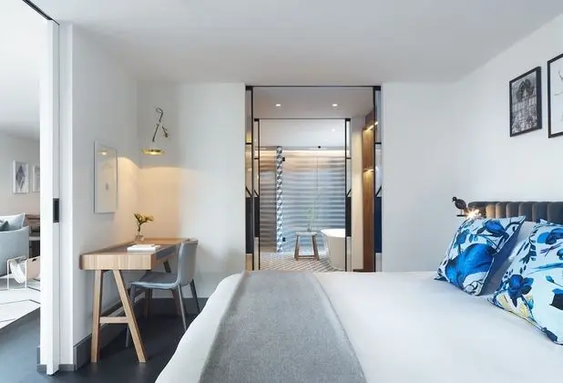Çatı Katı Süiti (Penthouse), 1 En Büyük (King) Boy Yatak (De Witt)