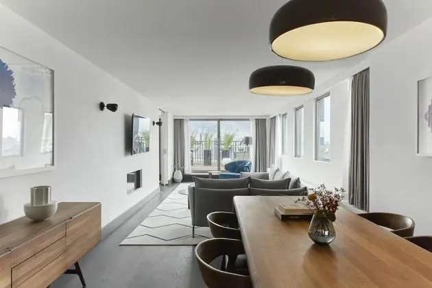 Çatı Katı Süiti (Penthouse), 1 En Büyük (King) Boy Yatak (De Witt)