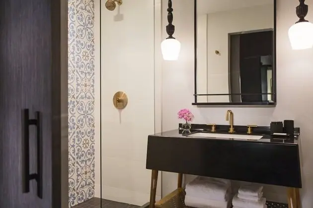 Oda, 1 En Büyük (King) Boy Yatak, Engellilere Uygun (Mobility, Accessible Tub)
