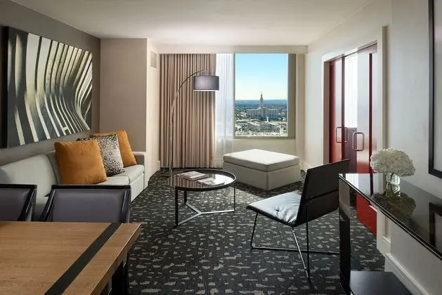 Süit, 1 Yatak Odası, Manzaralı (Living Area, Skyline View)
