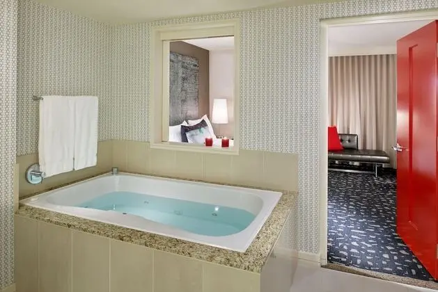 Süit, 1 Yatak Odası, Manzaralı (Living Area, Skyline View)