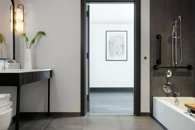 Süit, 1 Yatak Odası, Engellilere Uygun (Roll-In Shower)