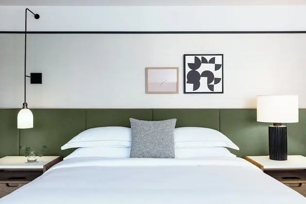 Oda, 1 En Büyük (King) Boy Yatak, Engellilere Uygun (Mobility, Roll-In Shower)