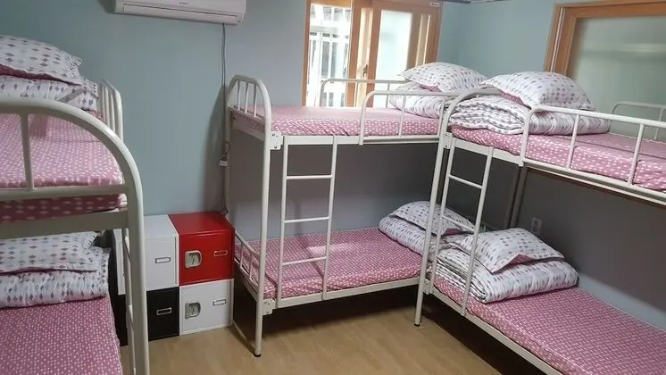 Ortak Ranzalı Oda, Sadece kadınlar için (8 persons)
