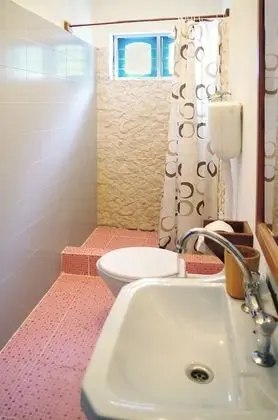 Tek Büyük Yataklı Oda (Shared Bathroom)