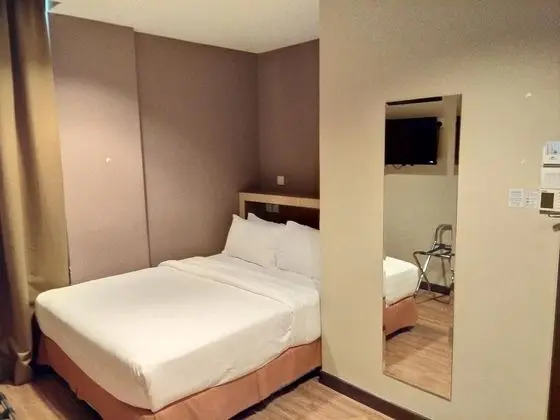 Deluxe Room (City View)