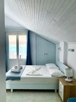Tek Büyük veya İki Ayrı Yataklı Oda, Deniz Manzaralı
