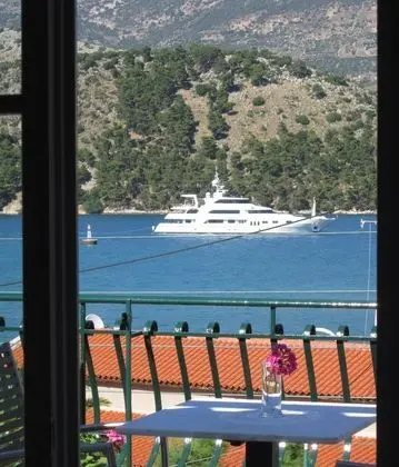 Tek Büyük veya İki Ayrı Yataklı Oda, Deniz Manzaralı