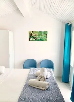 Tek Büyük veya İki Ayrı Yataklı Oda, Kısmi Deniz Manzaralı