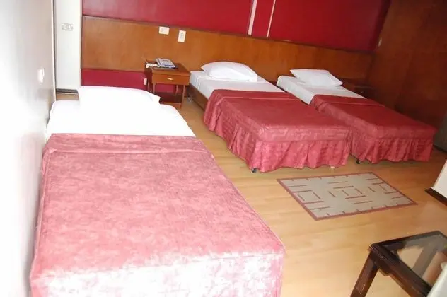 Üç Kişilik Oda
