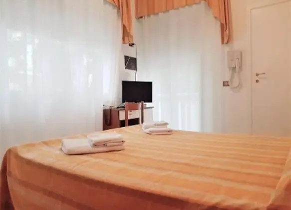 Classic Tek Büyük Yataklı Oda