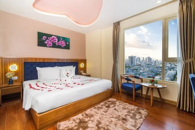 Deluxe Tek Büyük Yataklı Oda
