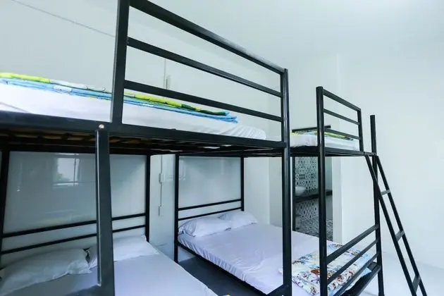 Standard Dört Kişilik Oda, Birden Çok Yatak, Veranda, Avlu Manzaralı
