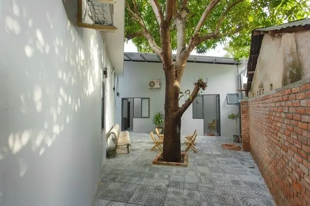 Standard Dört Kişilik Oda, Birden Çok Yatak, Veranda, Avlu Manzaralı