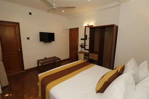 Deluxe Tek Büyük Yataklı Oda, Balkon, Bahçe Manzaralı
