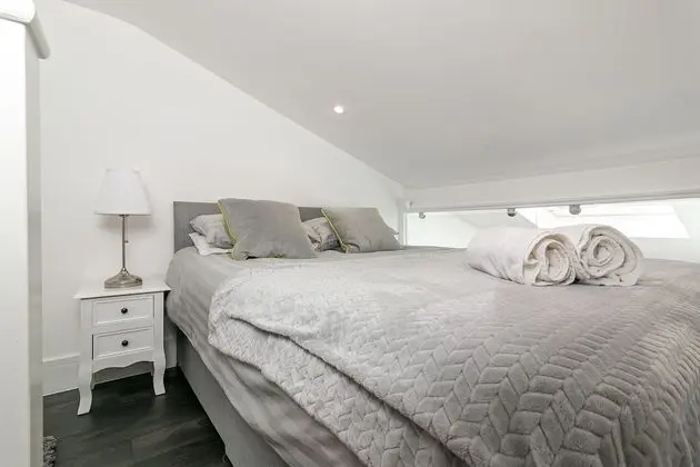 Exclusive Ev, Özel Banyo, Bahçe Manzaralı (King Pin Corner)