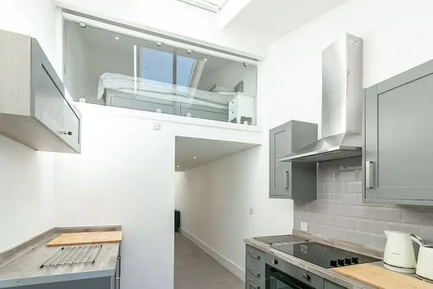 Exclusive Ev, Özel Banyo, Bahçe Manzaralı (King Pin Corner)