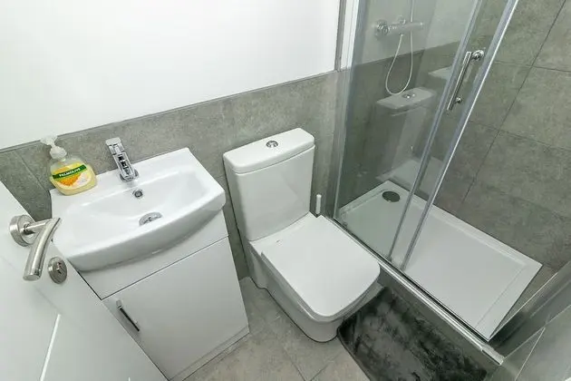 Exclusive Ev, Özel Banyo, Bahçe Manzaralı (King Pin Corner)