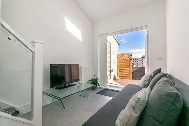 Exclusive Ev, Özel Banyo, Bahçe Manzaralı (King Pin Corner)