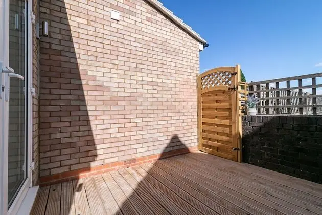 Exclusive Ev, Özel Banyo, Bahçe Manzaralı (King Pin Corner)