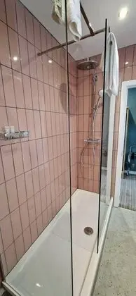 Tek Büyük veya İki Ayrı Yataklı Oda, Deniz Manzaralı, Denize Bakan