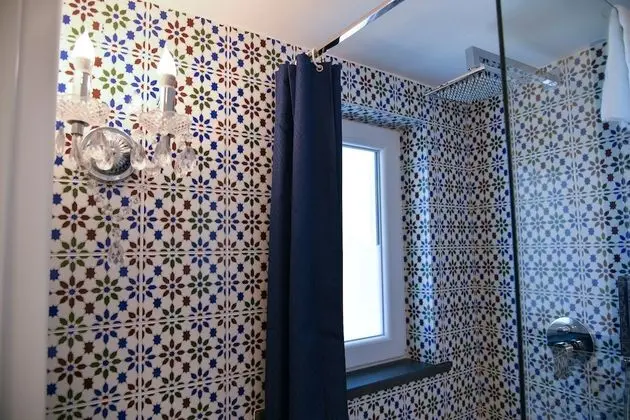 Deluxe Tek Büyük Yataklı Oda, Balkon, Deniz Manzaralı