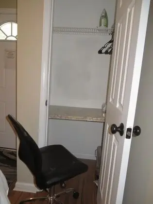 Premium Studio A (Private Entrance top of driveway, front left side of house)