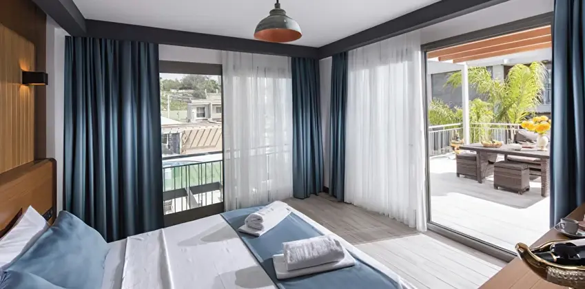 Deluxe Bahçe Manzaralı Üç Kişilik Oda