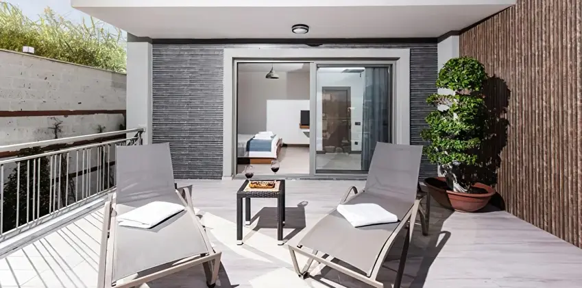 Deluxe Bahçe Manzaralı Üç Kişilik Oda