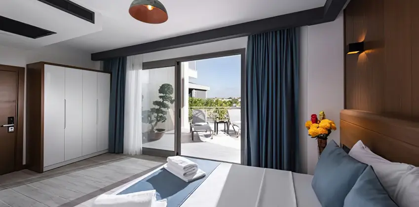 Deluxe Bahçe Manzaralı Üç Kişilik Oda