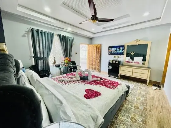 Deluxe Tek Büyük Yataklı Oda