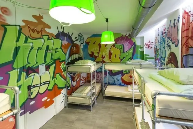 Ortak Ranzalı Oda, Karma Ranzalı Oda (1 bed in 10 bed dorm)