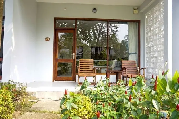 Deluxe Tek Büyük Yataklı Oda, Havuz Manzaralı