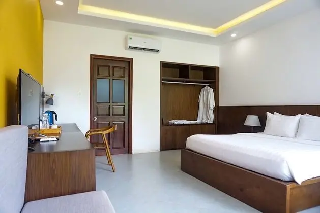 Deluxe Tek Büyük Yataklı Oda, Havuz Manzaralı
