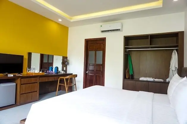 Deluxe Tek Büyük Yataklı Oda, Havuz Manzaralı