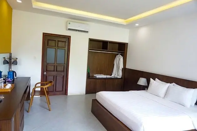 Deluxe Tek Büyük Yataklı Oda, Havuz Manzaralı