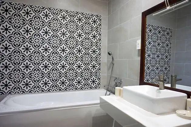 Deluxe Tek Büyük Yataklı Oda, Havuz Manzaralı