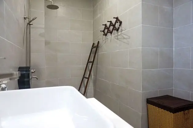 Deluxe Tek Büyük Yataklı Oda, Havuz Manzaralı