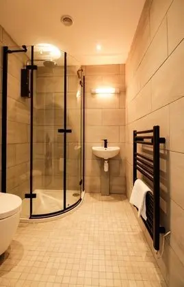 Deluxe Tek Büyük Yataklı Oda, Engellilere Uygun, Banyolu/Duşlu