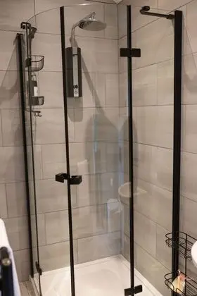 Deluxe Tek Büyük Yataklı Oda, Engellilere Uygun, Banyolu/Duşlu